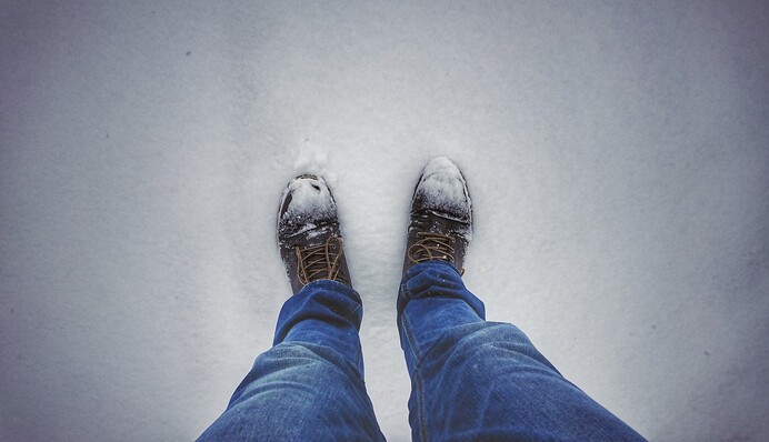Як почистити взуття від солі: простий спосіб позбутися білих розводів