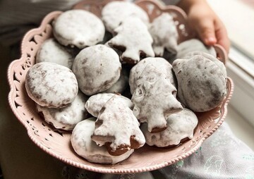 Як приготувати шоколадні пряники в білій глазурі: простий рецепт