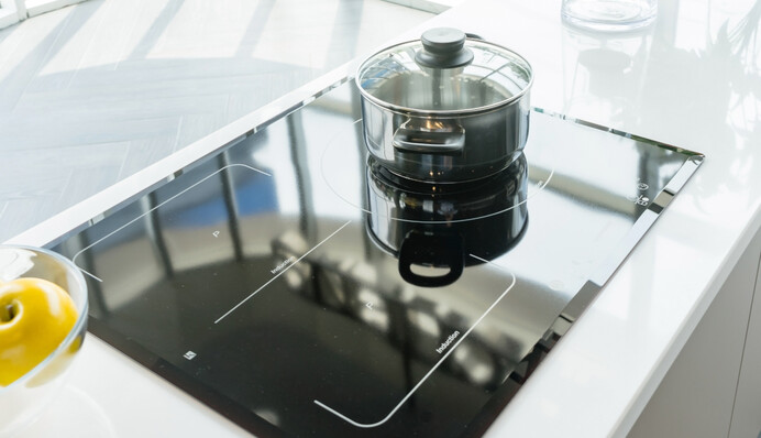 Лайфхаки для уборки, которые помогут быстро отмыть грязную плиту