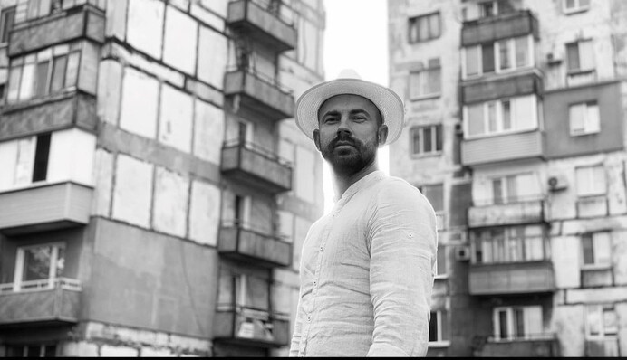 В Маріуполі окупанти знесли дім Андрія Бєднякова: ведучий не стримав емоцій