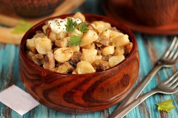 Как приготовить пышные полтавские галушки в мясном соусе: простой рецепт