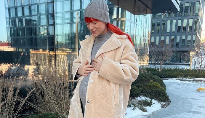 Вагітна Тарабарова показала чималий животик і запропонувала вгадати, на якому вона місяці