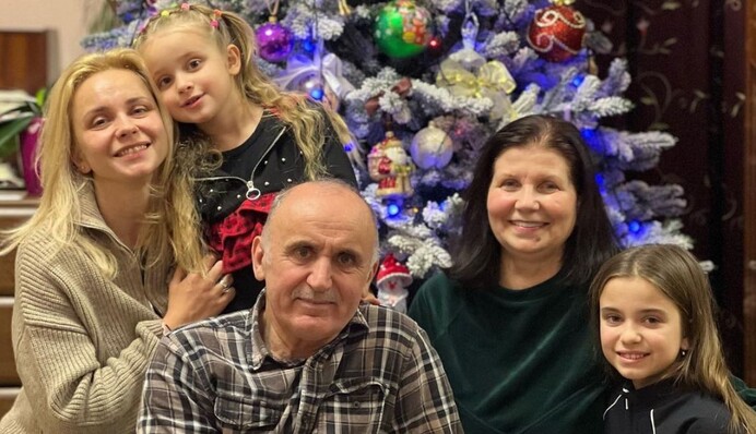 Традиции неизменны: Лилия Ребрик растрогала семейным фото с родителями