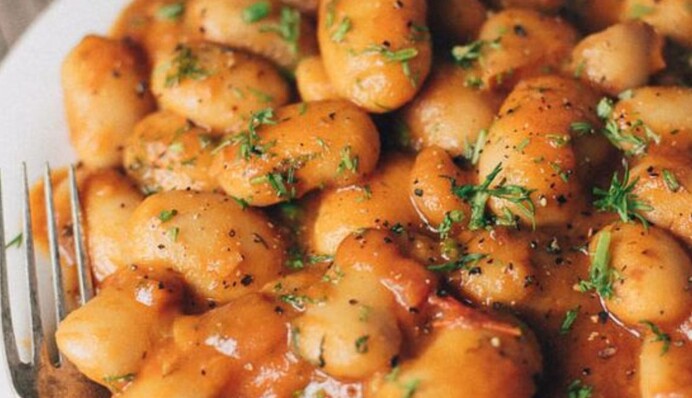 Пісні страви на Святвечір: Тоня Матвієнко поділилася рецептом квасолі в томатному соусі