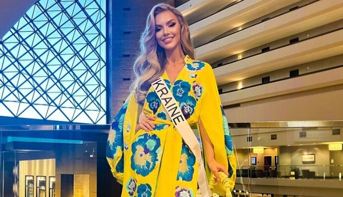 Які сукні українка Вікторія Апанасенко показала на конкурсі 