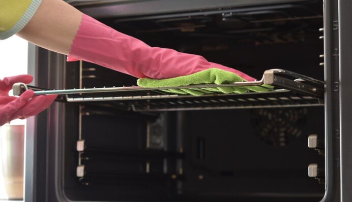 Як відмити духовку лимоном: цей лайфхак став хітом