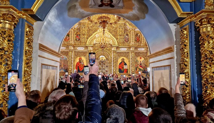 Вперше чути рідну мову: яким вийшло богослужіння ПЦУ в Лаврі на Різдво