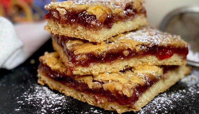 Бюджетный и вкусный: рецепт тертого пирога с вареньем