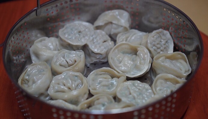 Щоб пельмені не злипалися, приготуйте їх за цим рецептом