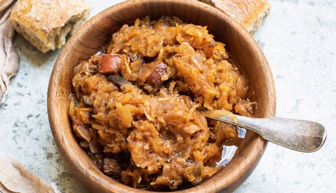 Найпопулярніша страва на Щедрий вечір - тушкована капуста з м'ясом: як її приготувати