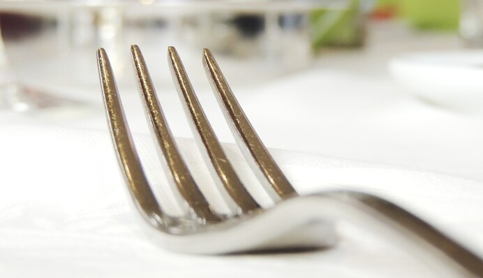 Як почистити виделки між зубцями: універсальний спосіб від липкого жиру
