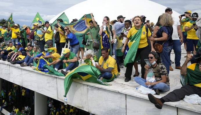 Бразильская лихорадка: почему трясет крупнейшую страну Латинской Америки