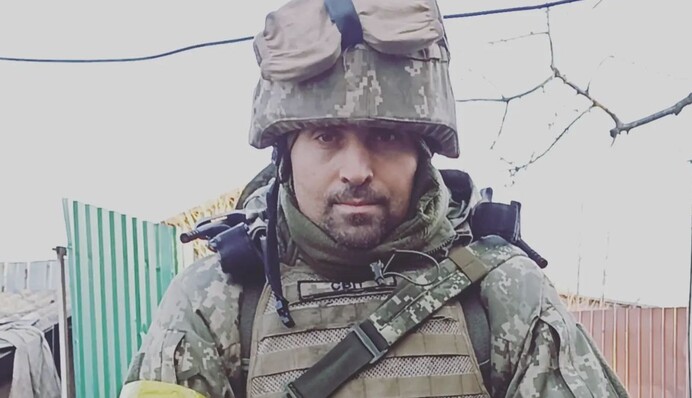 Актер Дмитрий Линартович показал первое фото после ранения в боях за Соледар