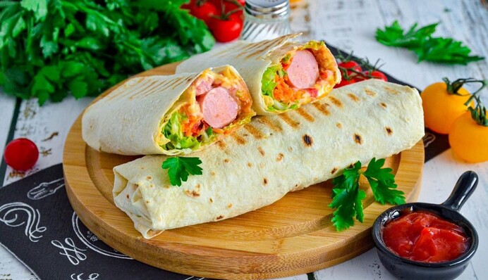 Хот-дог без булочки: як смачно приготувати сосиску в лаваші