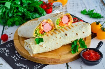 Хот-дог без булочки: как вкусно приготовить сосиску в лаваше