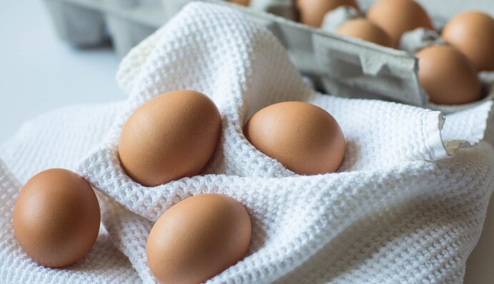 Швидкі і зручні способи почистити варені яйця від шкаралупи