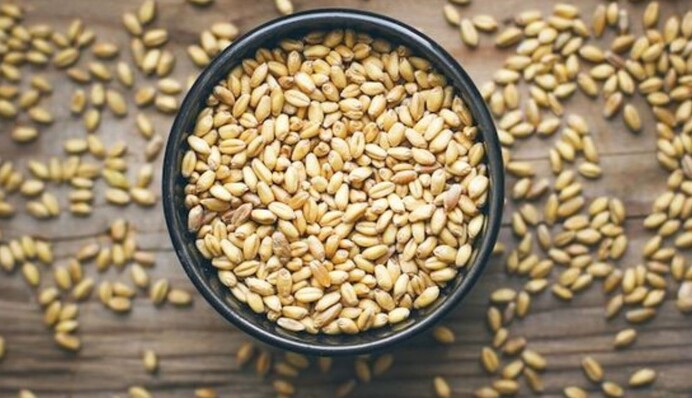 Викидати не можна: що робити з зерном після посівання на Старий Новий рік