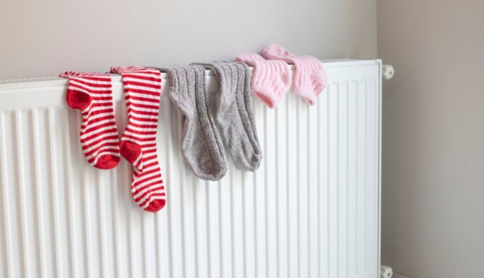 4 серьезных причины перестать сушить одежду на батарее