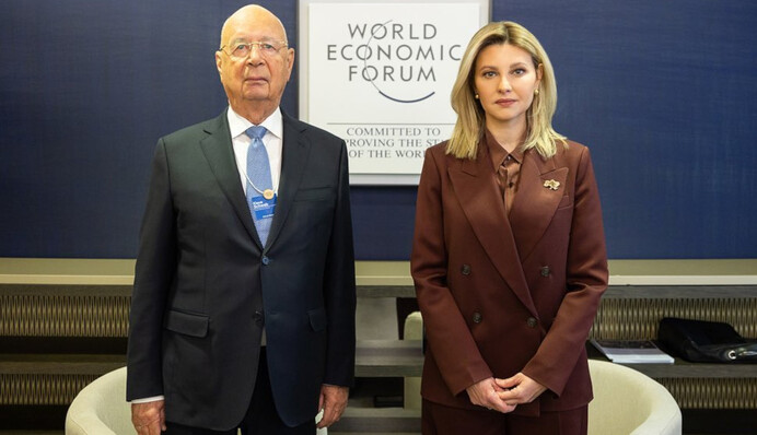 Елена Зеленская в шоколадном костюме посетила Всемирный экономический форум в Давосе: фото