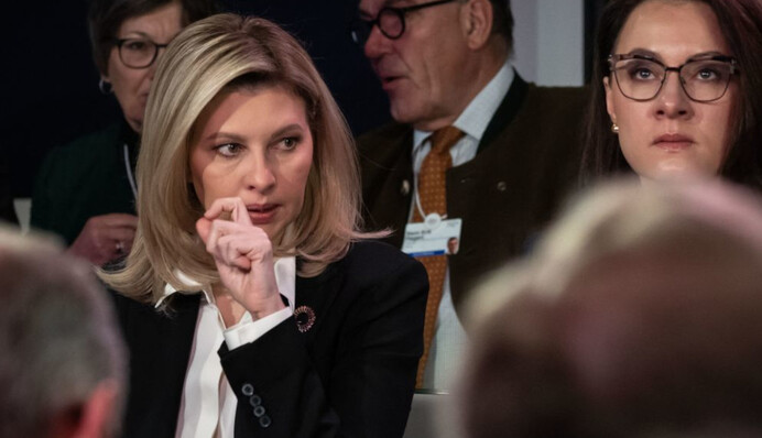 Елена Зеленская в Давосе не сдержала слез после известия о трагедии в Броварах