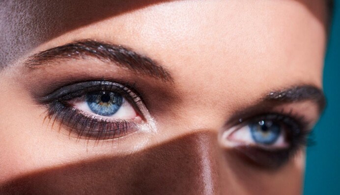 Визажист назвала популярный прием в макияже, который визуально добавляет женщинам возраста