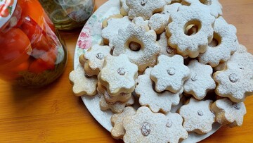 Как приготовить хрустящее и нежное печенье на рассоле: простой рецепт