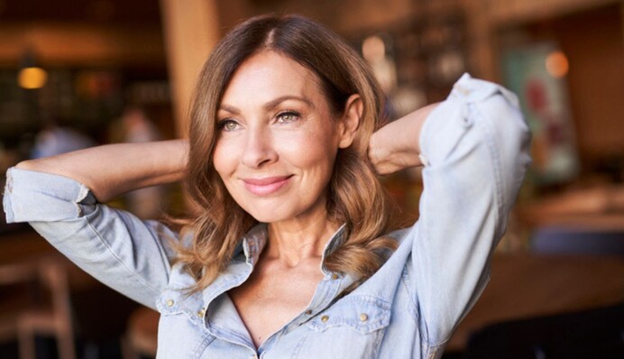 Стилист назвала неудачные решения с волосами, которые добавляют женщинам возраста