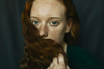 Як підібрати відтінок волосся під свій колір очей: 4 поради