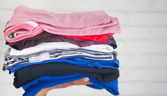 Лучше стирать руками: 6 типов одежды, которые не любят машинную стирку