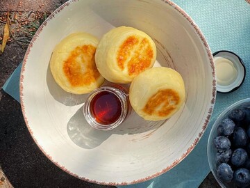 Смажити не потрібно: рецепт пишних та запашних сирників у духовці