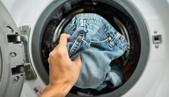 Что делать, если джинсы сели и стали плотными после стирки: пошаговая инструкция
