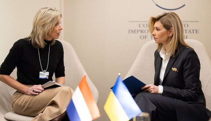 Олена Зеленська у чорному костюмі зустрілася з міністром оборони Нідерландів: фото