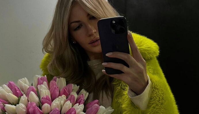 Леся Никитюк в яркой шубе из искусственного меха показала большой тренд зимы-2023: фото