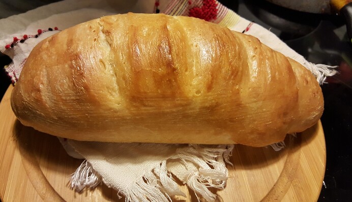 На смак краще магазинного: як спекти вдома м'який батон з хрусткою скоринкою