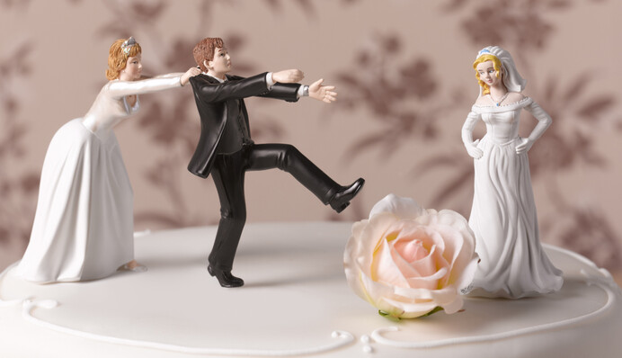 Кто по гороскопу рискует попасть в любовный треугольник: астролог назвала знаки Зодиака