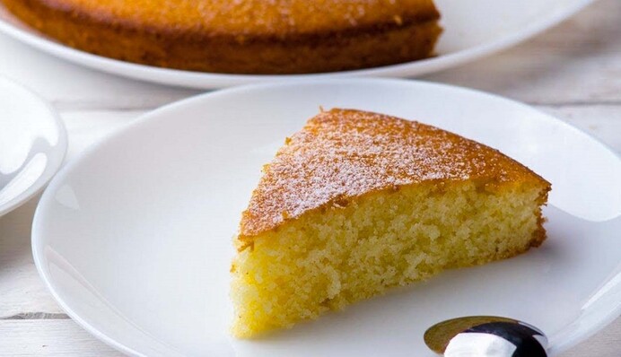 Самый простой пирог: как приготовить манник на кефире с нежным вкусом и ароматом