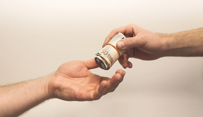 Берут деньги и не возвращают: астрологи назвали худших должников по гороскопу