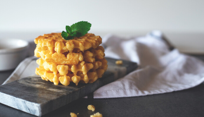 Як приготувати солоні бельгійські вафлі з сиром: простий рецепт