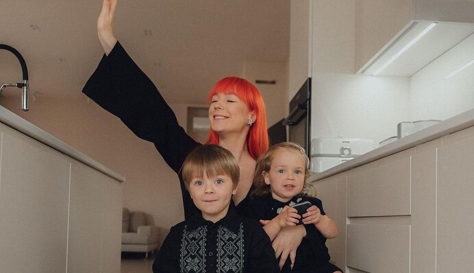 Беременная Тарабарова раскрыла пол третьего ребенка и показала реакцию сына и дочери