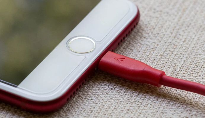 Портится ли батарея смартфона, если заряжать его всю ночь