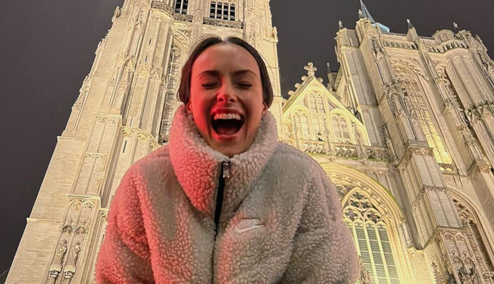 Счастье – это просто: Ксению Мишину раскритиковали за веселое фото из Бельгии