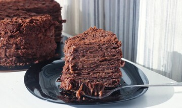 Ідеально до Дня закоханих: рецепт шоколадного торта Наполеон із заварним кремом