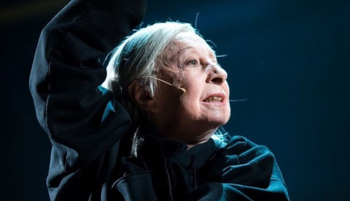 Сижу и плачу: Ахеджакова рассказала, что ее выгнали из театра из-за осуждения войны