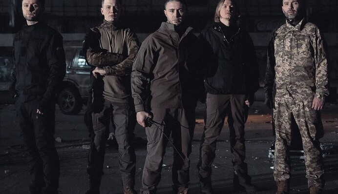 У кадрі - справжні військові: 