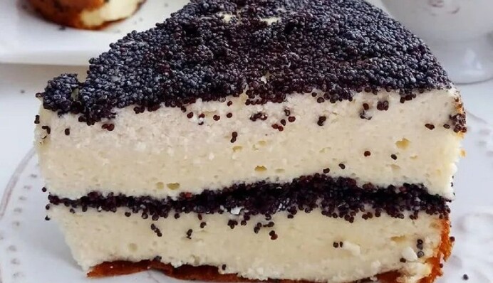 Вкусная и нежная, как суфле: рецепт творожной запеканки с маком
