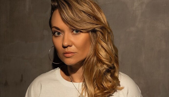 Подскользнулась: актриса Анна Саливанчук неудачно упала и сломала нос