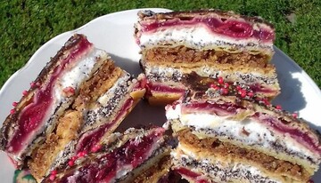 Вкуснее Наполеона: рецепт вишневого торта с орехами и двойным кремом