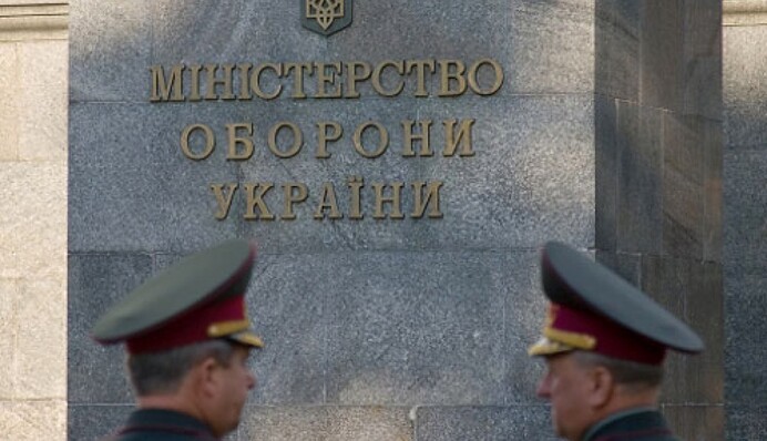 Військовий чи цивільний міністр оборони: хто зараз потрібен Україні
