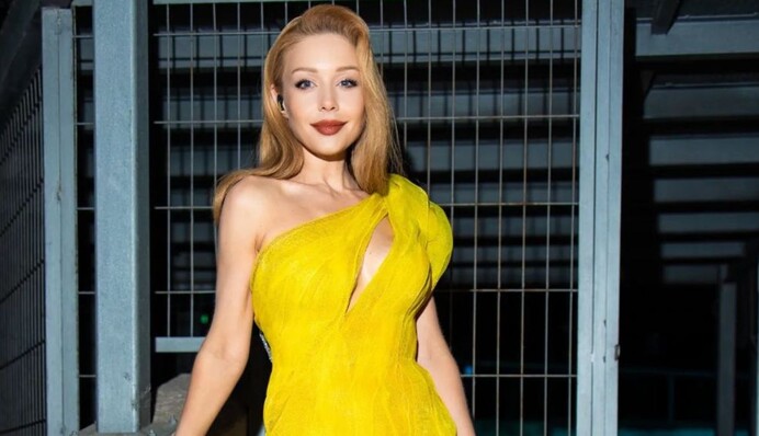 Тяжело узнать: Тина Кароль поделилась архивным кадром со старшим братом