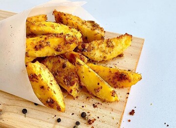 З прованськими травами та паприкою: рецепт запеченої картоплі по-селянськи